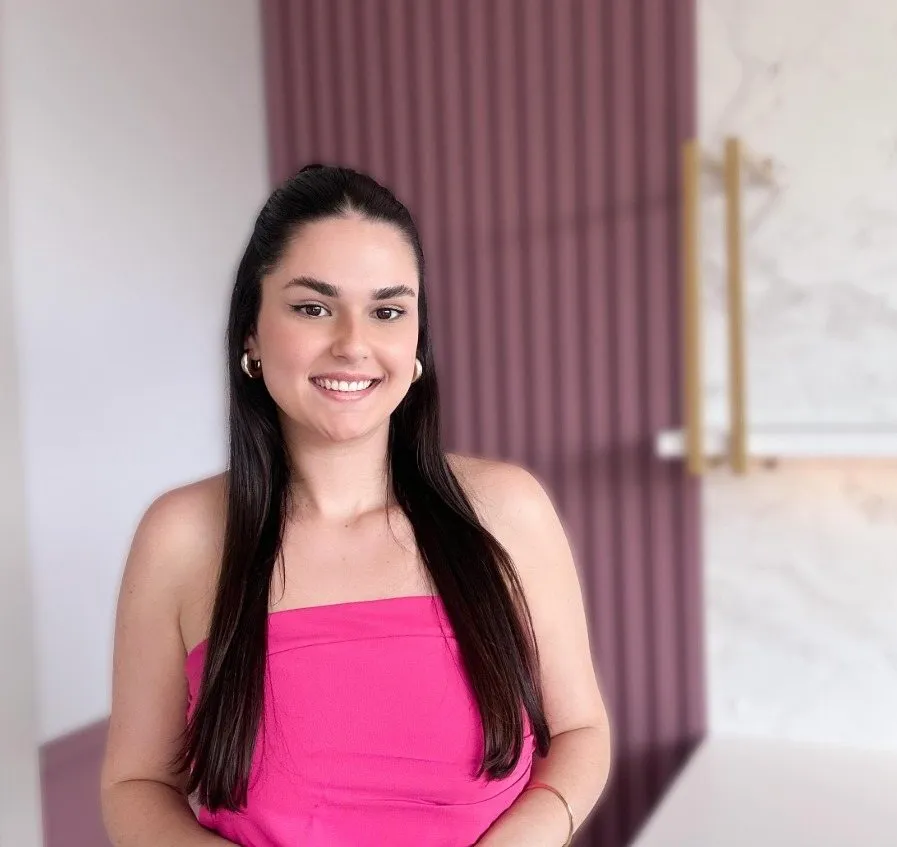 Amanda Machado, especialista em extensão de cílios