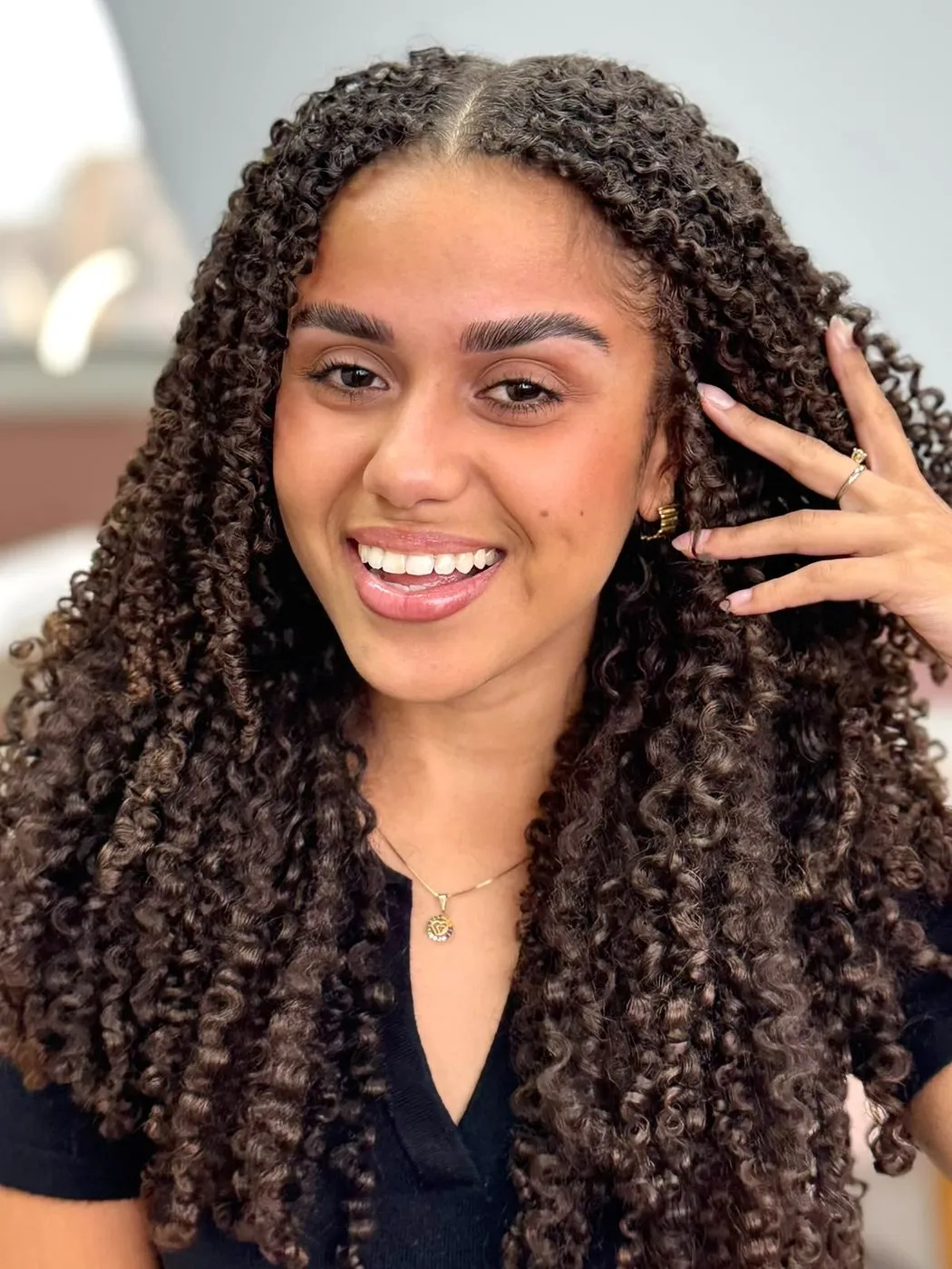 Sobrancelhas alinhadas e penteadas após brow lamination